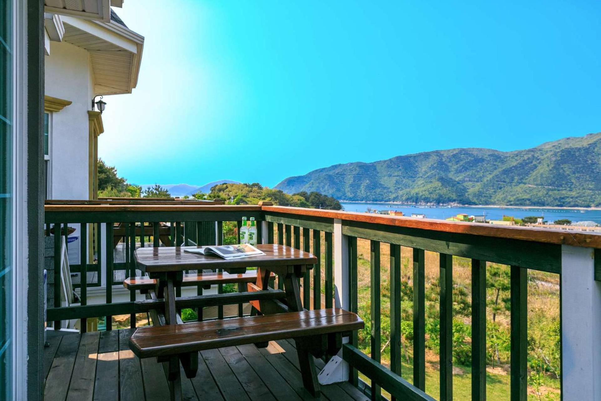 Didimdol Pension Geoje Bagian luar foto